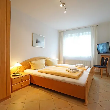 Apartment Madeleine 6 *