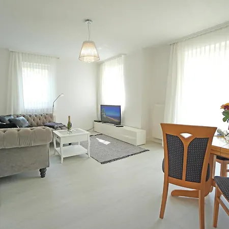 Apartment Madeleine 6 *